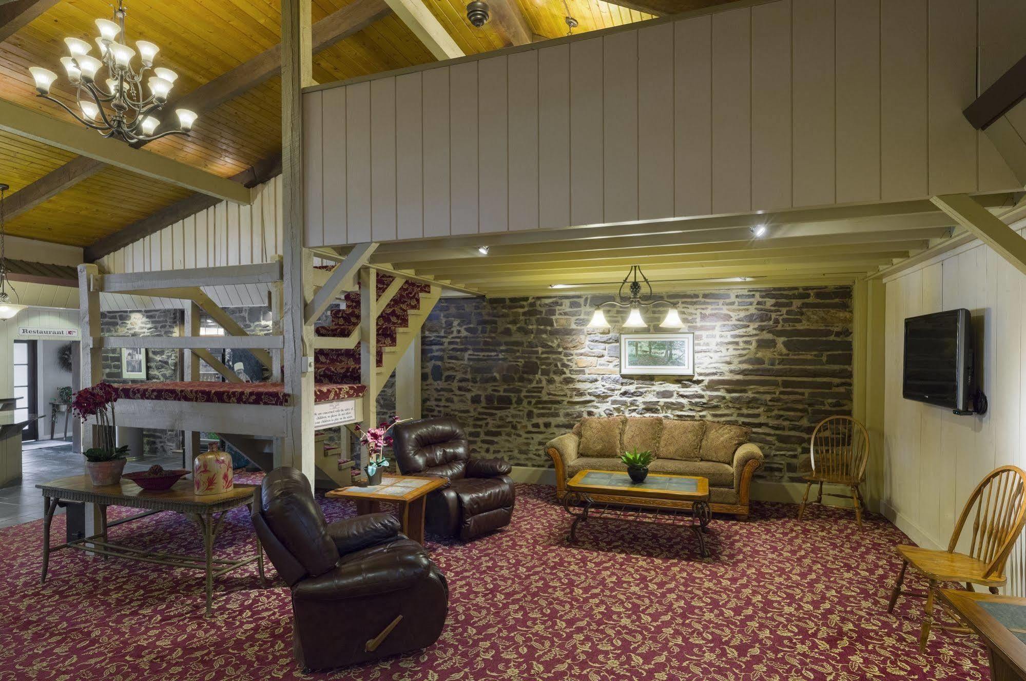 Pine Barn Inn Дэнвилл Экстерьер фото